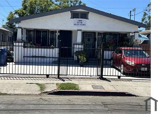2 bed, 750 sqft, $2,100 — Photo 2