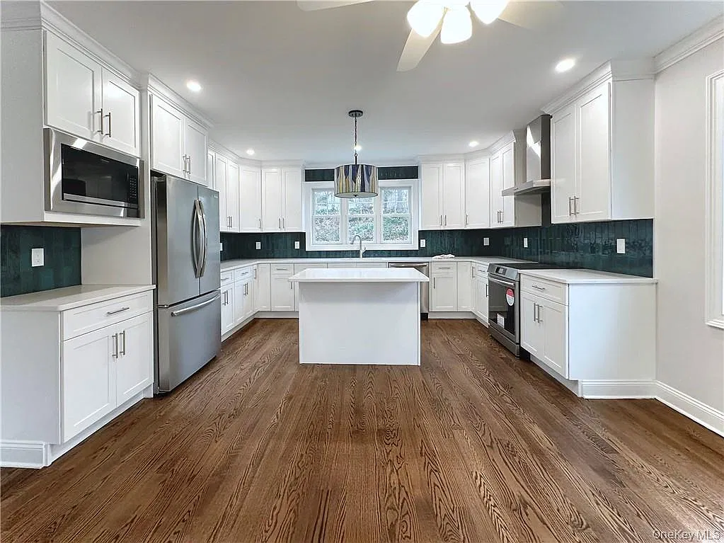 4 bed, 3.0 bath, 2361 sqft, $6,250 — Photo 2