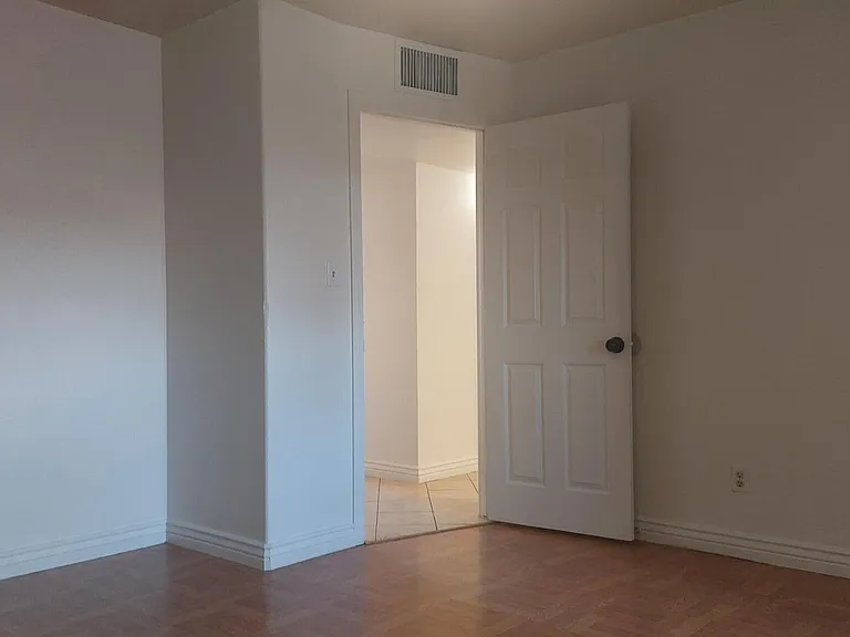 2448 W Freeway Ln — Photo 23