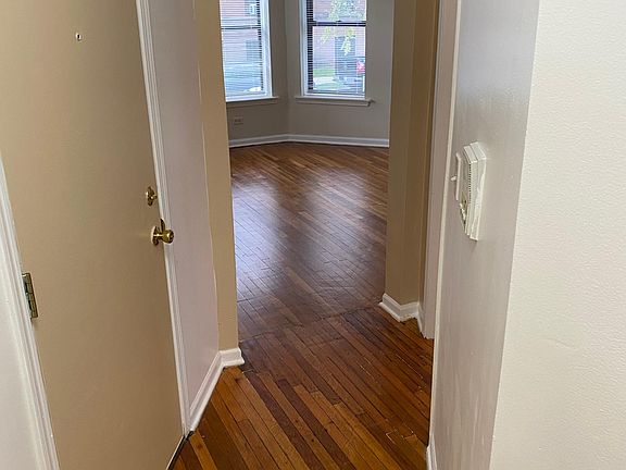 5th image of 1025 E 62nd St Unit 1