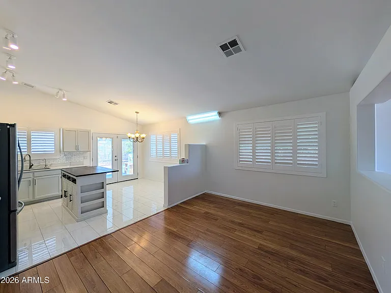 2824 W Angela Dr — Photo 16
