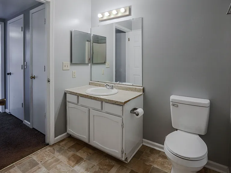 Tippecanoe Drive Apartments — Photo 23