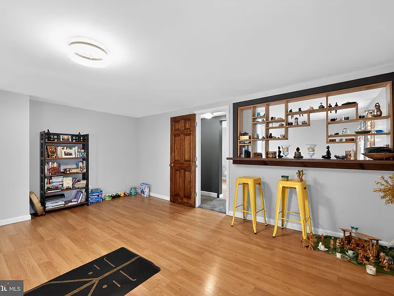 2100 E Dauphin St — Photo 26