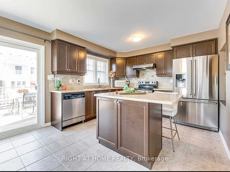 638 Holly Ave — Photo 7