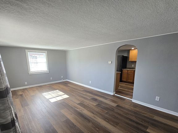 4th image of 323 S Euclid Ave