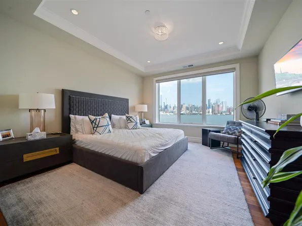 250 Henley Place image 5 of 6