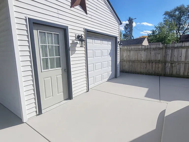 23092 Pilgrim Ave — Photo 28