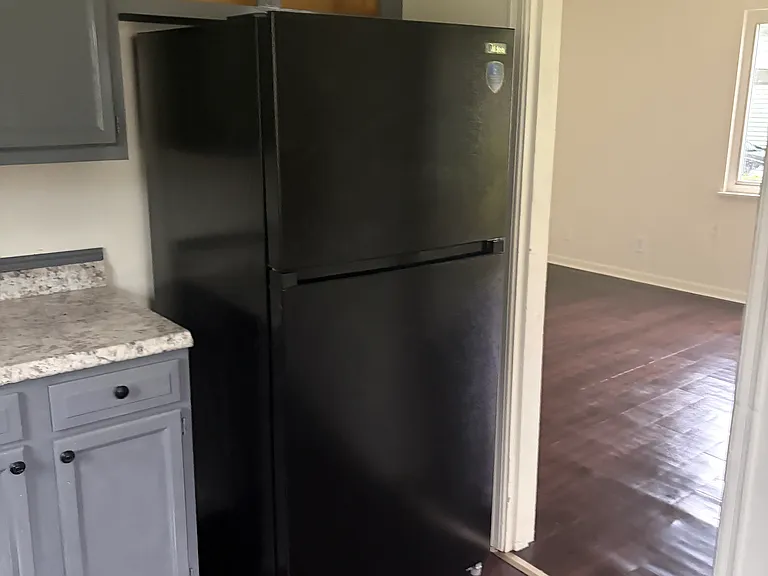 6481 Betts Ave — Photo 5