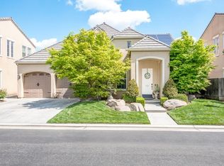 1727 N Hughes Ave, Clovis, CA 93619
