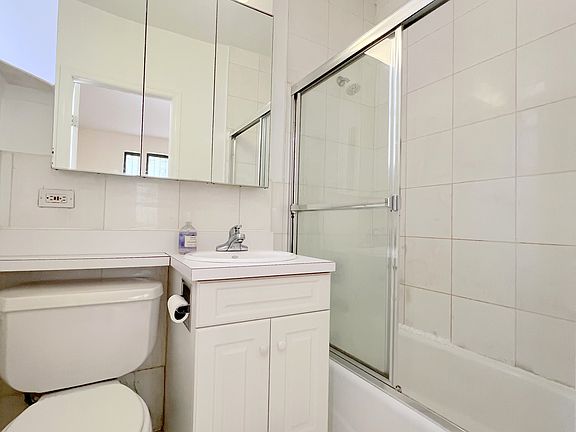 5th image of 201 E 81st St APT 2B