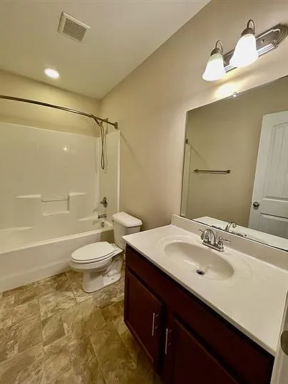 121 Colonnade Street — Photo 11