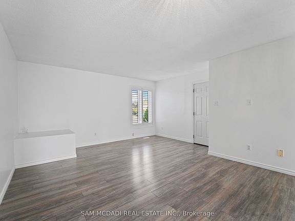 5th image of 87 Rundle Cres