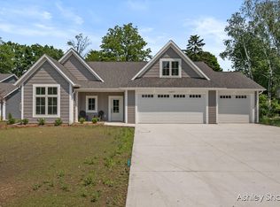 1485 Maplewood Dr, Jenison, MI 49428