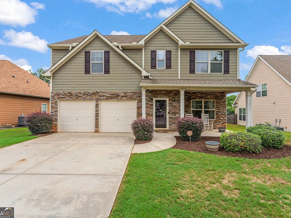 1st image of 403 Stillwood Dr