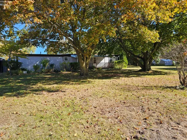 150 Redwood Dr, Bellevue, OH 44811