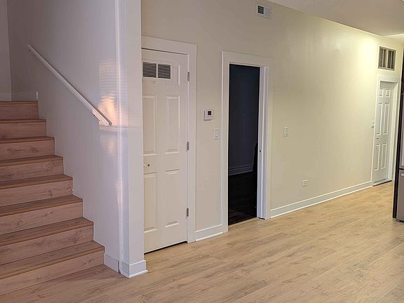 3rd image of 2302 N Hamlin Ave #2