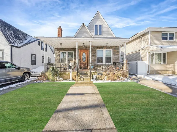 44 Hoffman St, Franklin Square, NY 11010