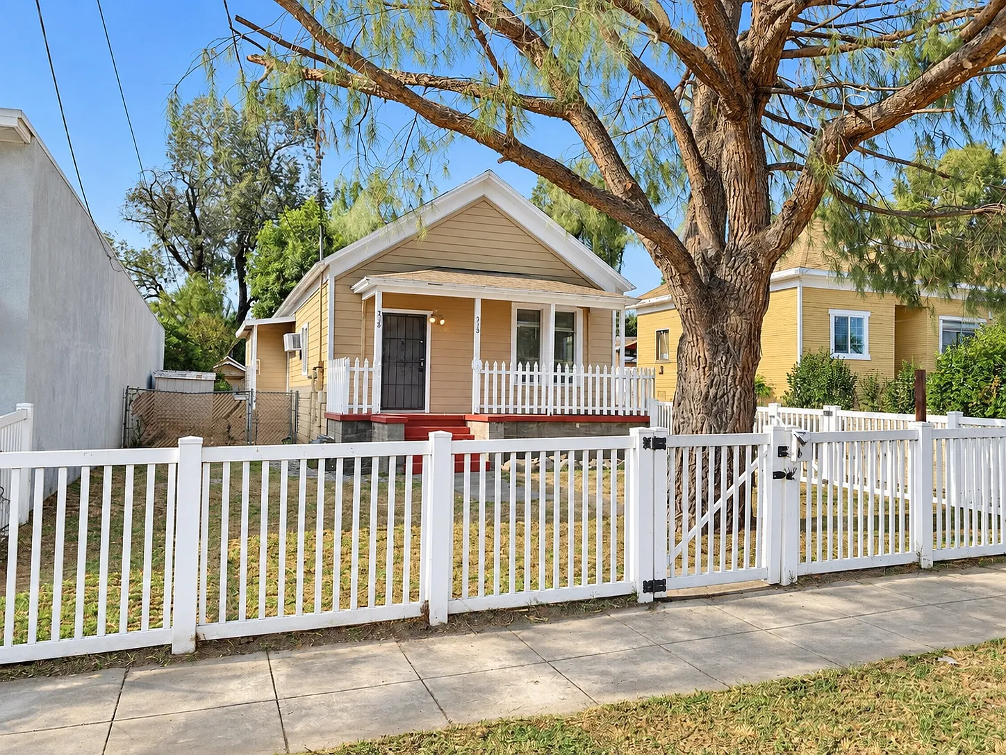 3 bed, 1.5 bath, 881 sqft, $1,995 — Photo 1