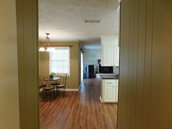 3rd image of 415 Elmwood St