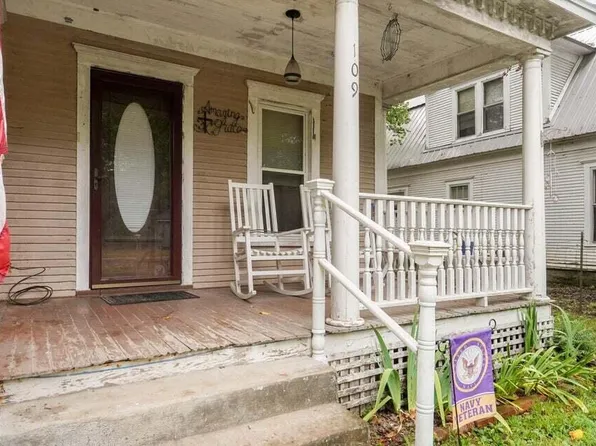 109 S Walnut Street, Crane, MO 65633