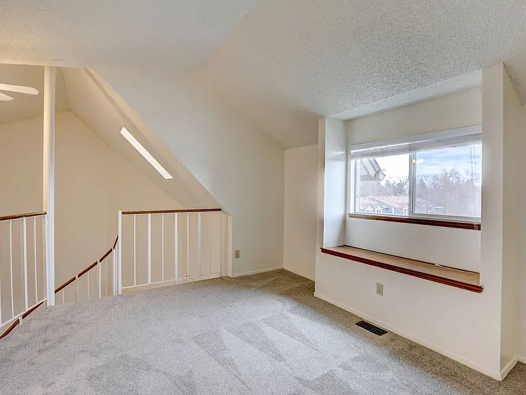 Dover Commons Apartments — Photo 36