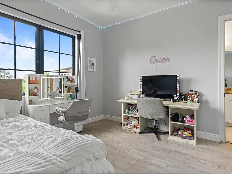 9521 Eden Mnr — Photo 76