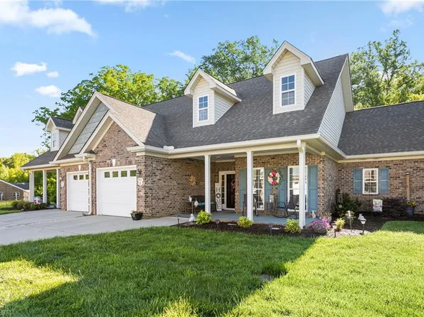 111 Sanderlyn Ct APT B, Eden, NC 27288