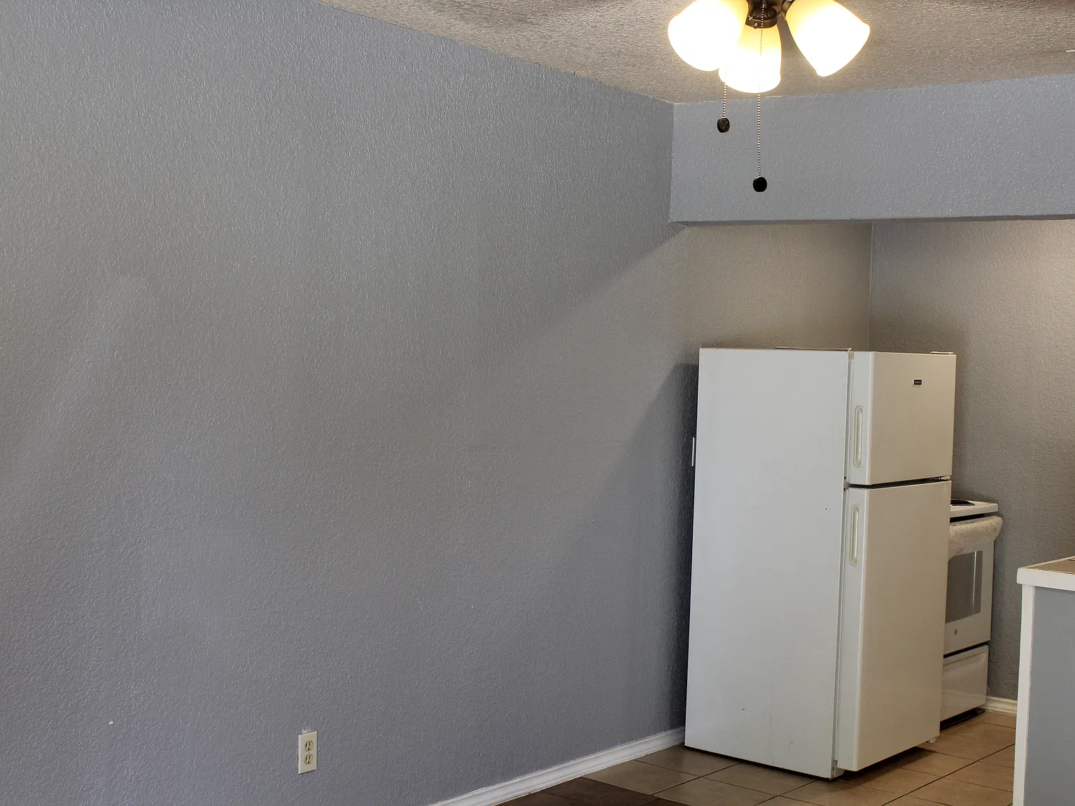 205 N US Highway 281 — Photo 3