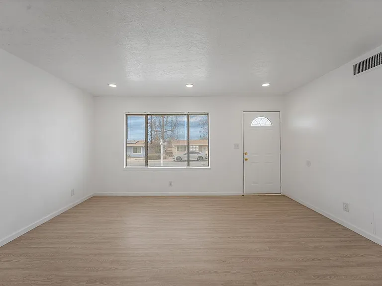 11629 Madison St — Photo 5