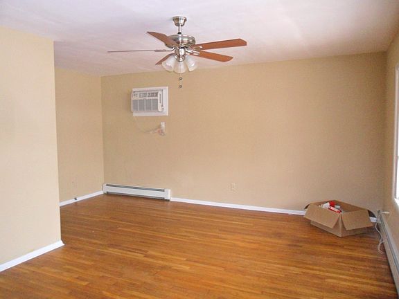 2nd image of 270 Boyd Ave #1FL