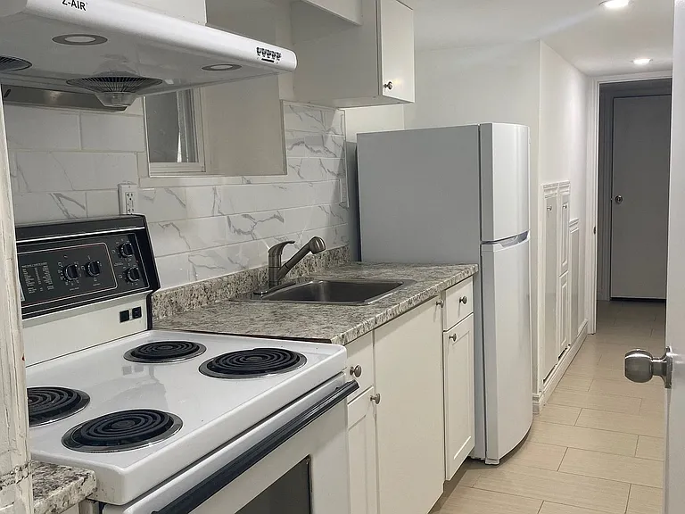 169 Westmount Ave #BASEMENT — Photo 7