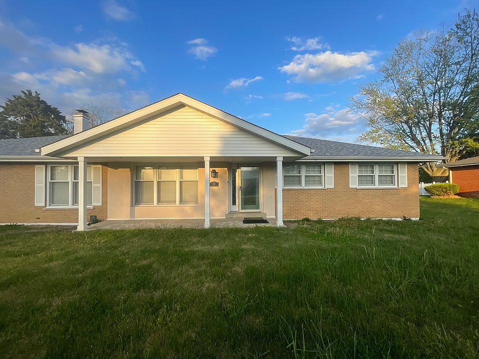 1st image of 19 Dana Dr