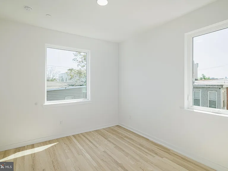 1842 E Harold St #6 — Photo 7