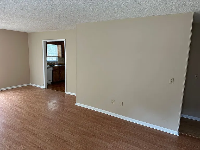 225 Dyers Hall Rd — Photo 2