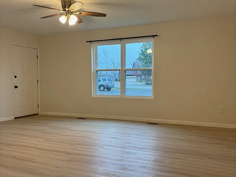 205 Lakewood Ct #3 — Photo 4