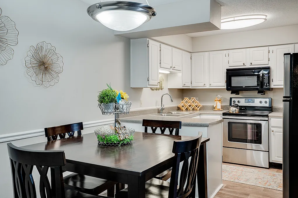 Villas at Oak Crest — Photo 2