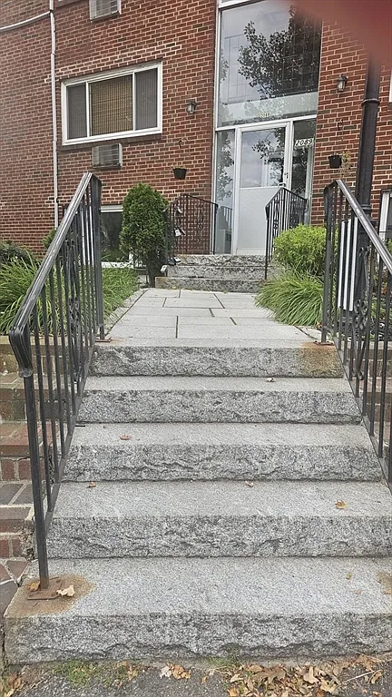 2 bed, 1.0 bath, 720 sqft, $2,500 — Photo 4