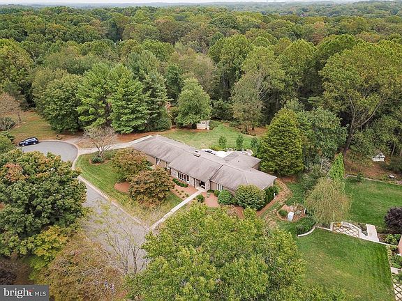 3rd image of 10903 Watermill Ct