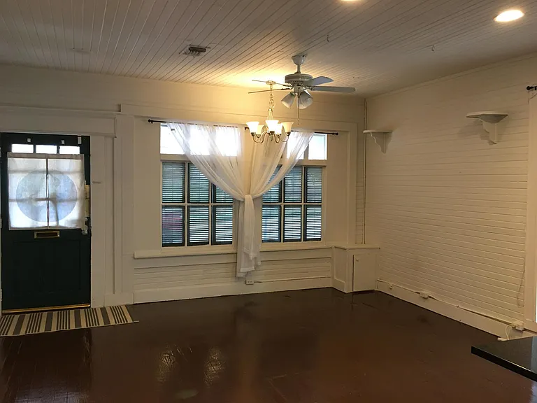 2107 Clover Ln — Photo 12