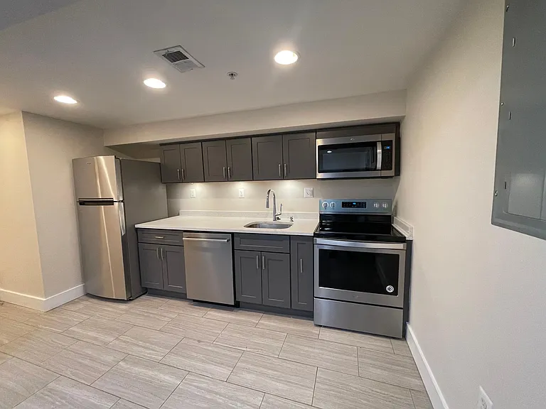 1022 4th St NE #BASEMENT — Photo 4