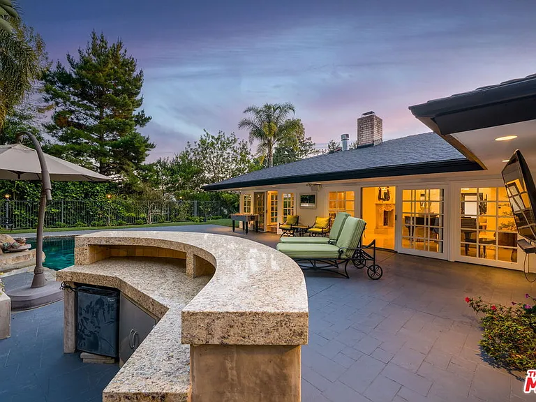 9023 Alto Cedro Dr — Photo 17