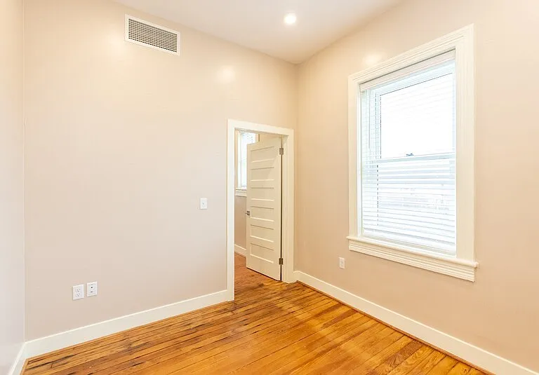 157-307 N Main St — Photo 12