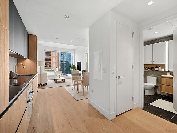 4th image of 312 W 43rd St #14I