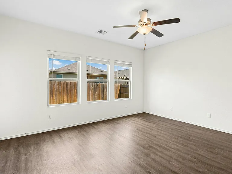 513 Circle Way — Photo 9