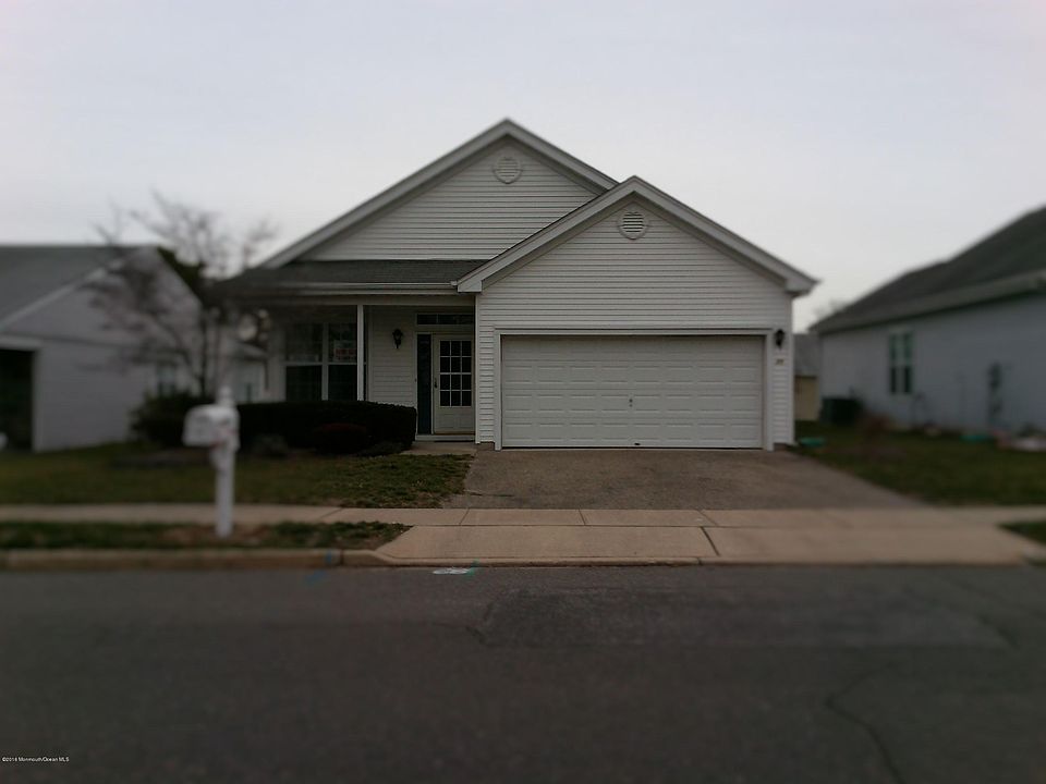 1st image of 20 N Buckingham Drive