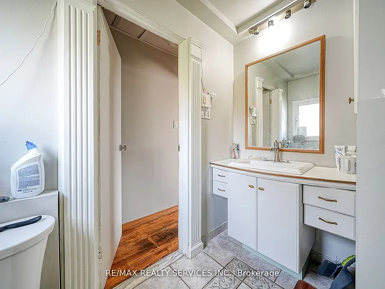 24 Norlan Ave — Photo 15