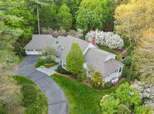 10 White Pine Ln, West Hartford, CT 06107