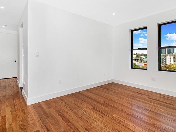 5th image of 1327 Clay Ave APT 1