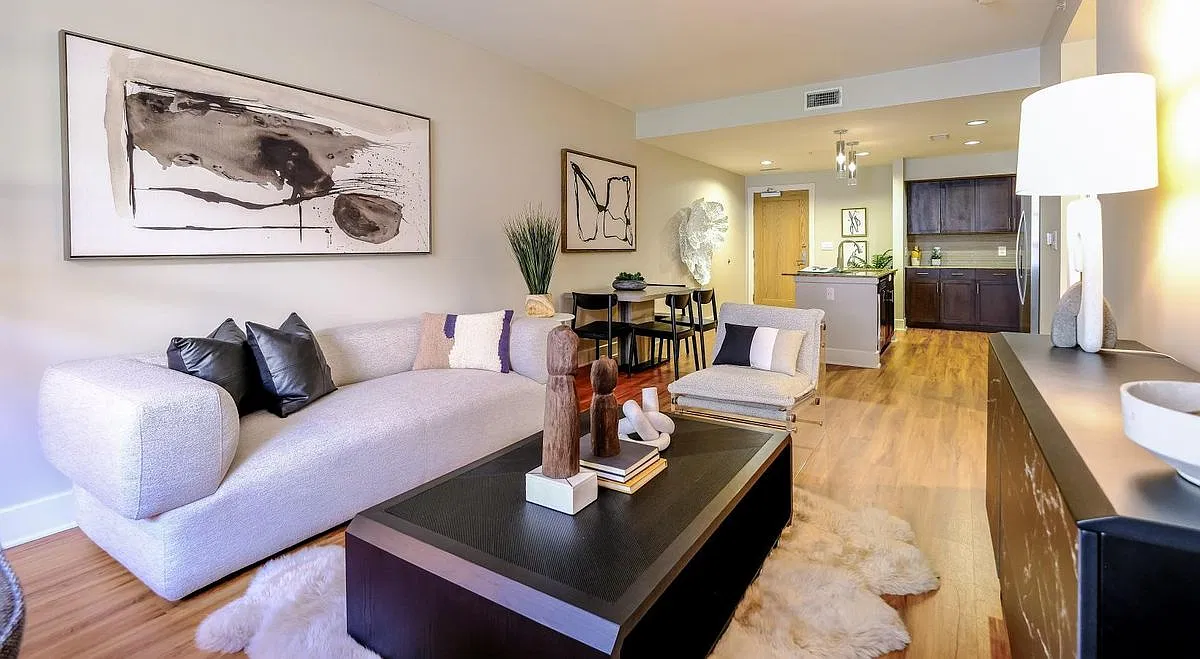 1 bed, 1.0 bath, 881 sqft, $1,900 — Photo 4
