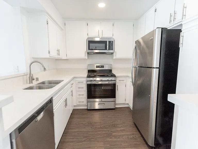 5235 Kester Ave — Photo 47
